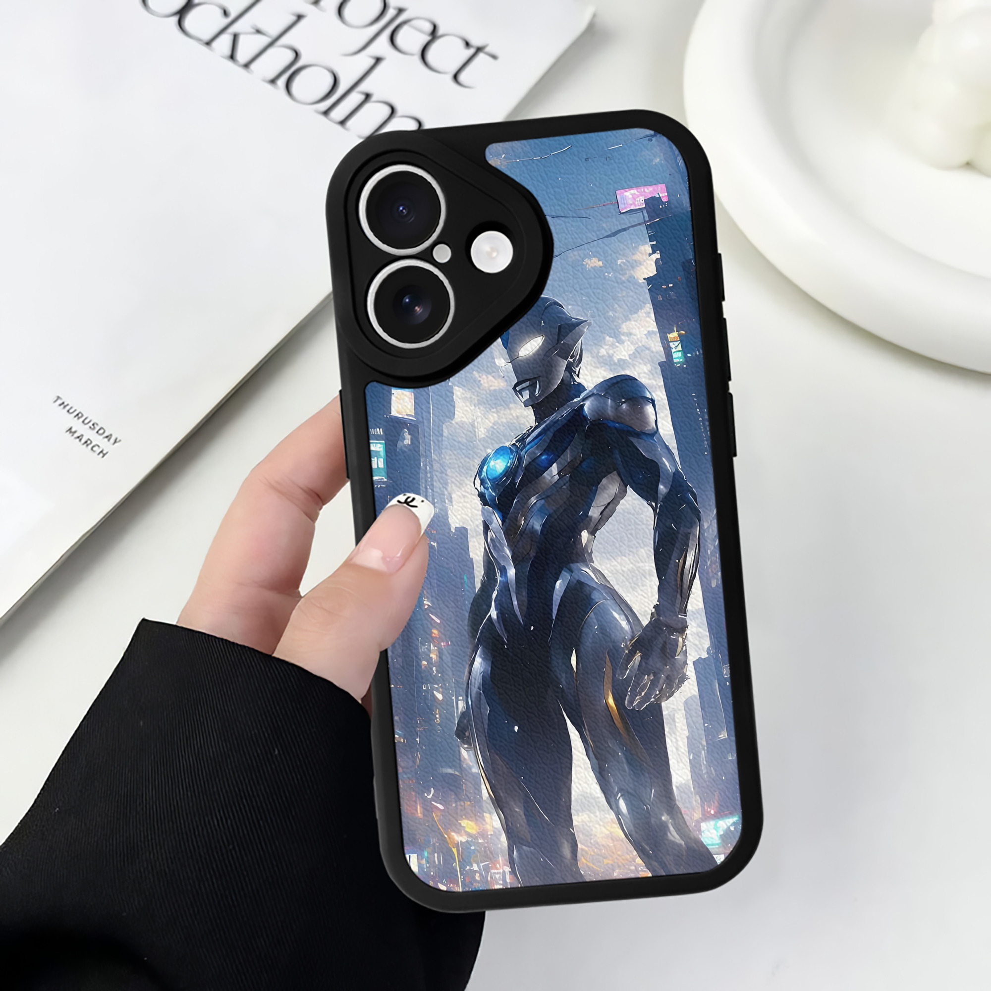 （画像用） ウルトラマン Ultraman 【iPhone 16シリーズ対応】シリコンスマホケース（レザー調） 材質：シリコン